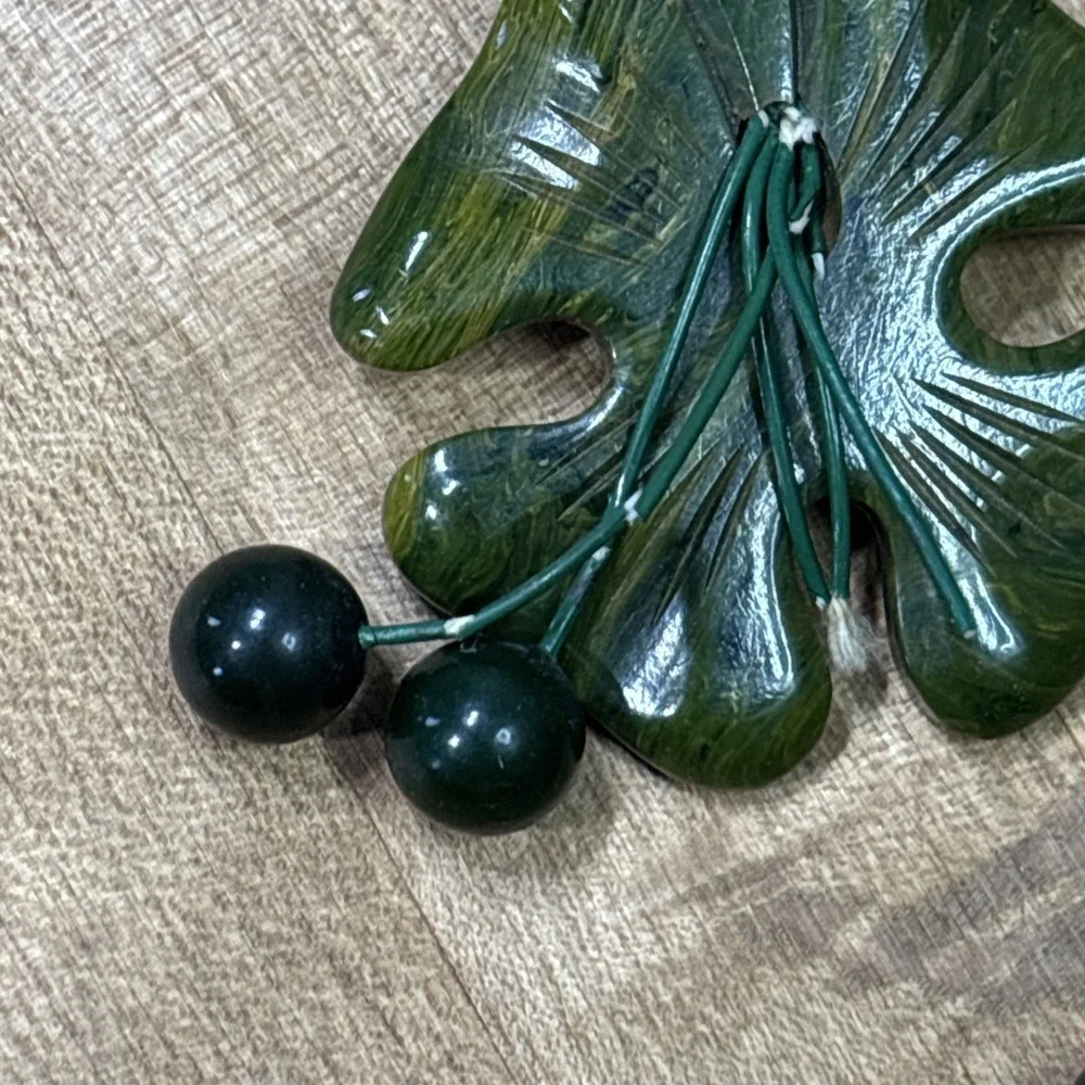 1930s Art Deco Spinach Green Bakelite Fruit Salad Berry Dangle Brooch AS IS